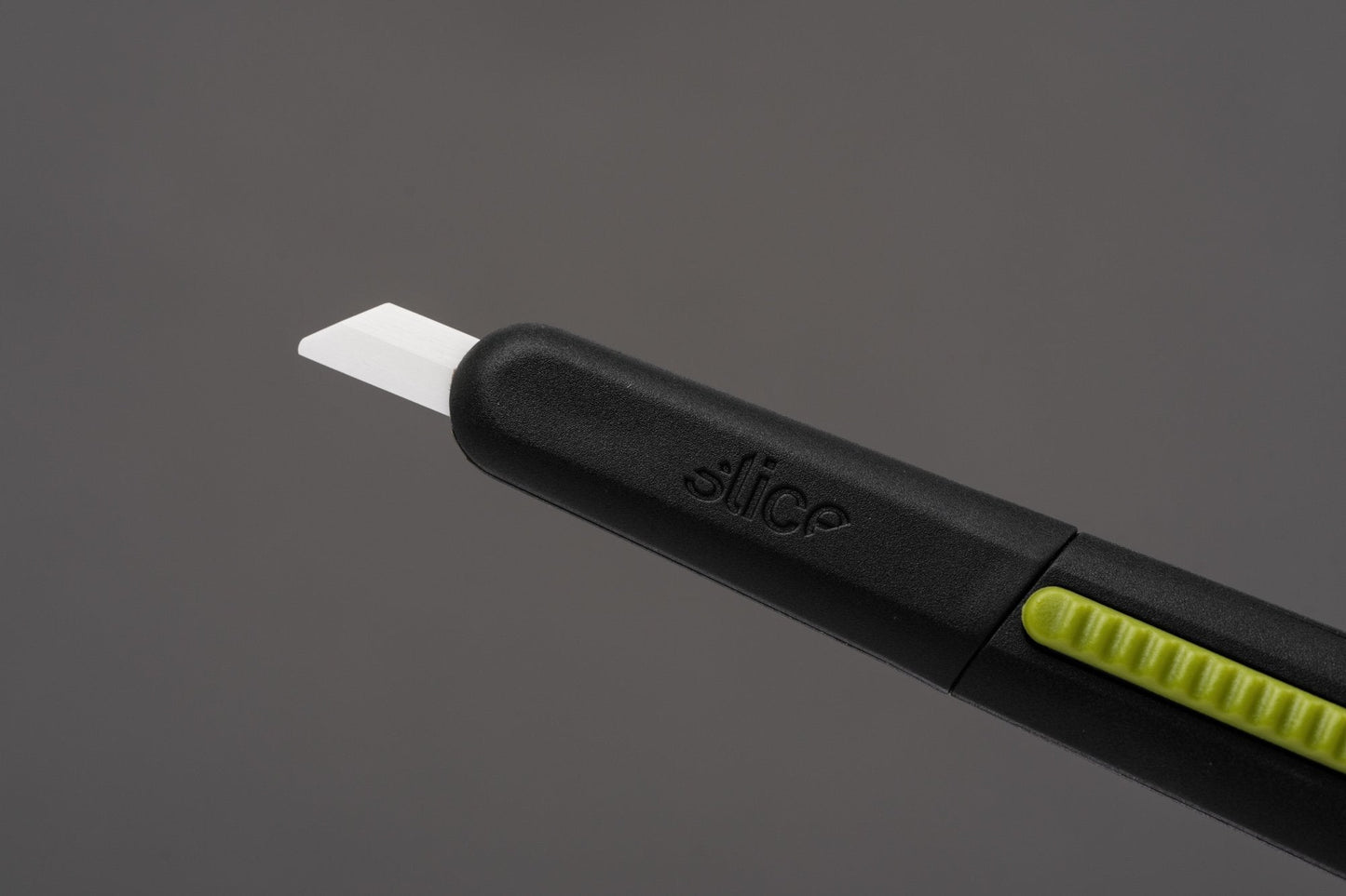 Auto-Retractable Slim Cutter