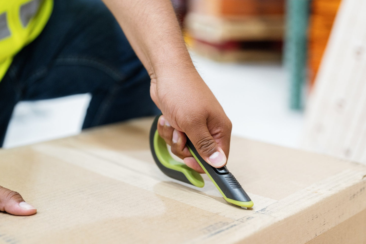 Auto-Retractable Box Cutter